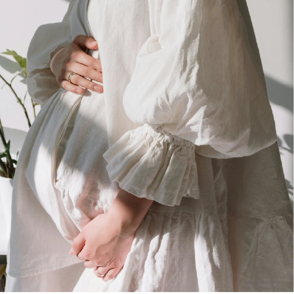 Manicure e dettaglio del bouquet